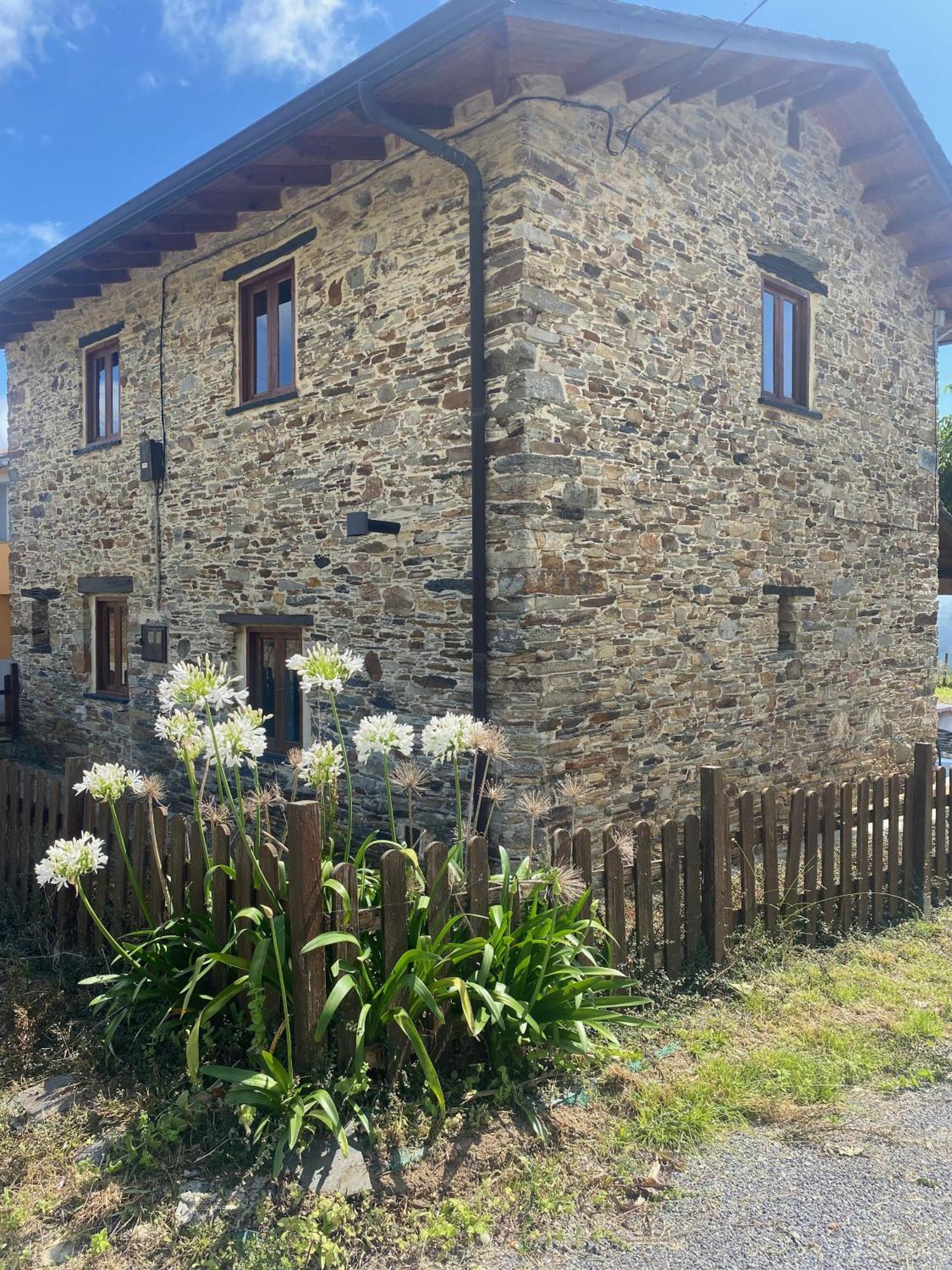 Casita Feliz Entre Montanas Y Cerca Del Mar Vila Trabada Exterior foto
